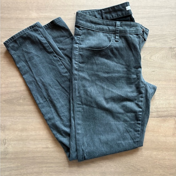 GAP Pants - GAP Gray Cigarette Low Rise Ankle Pant